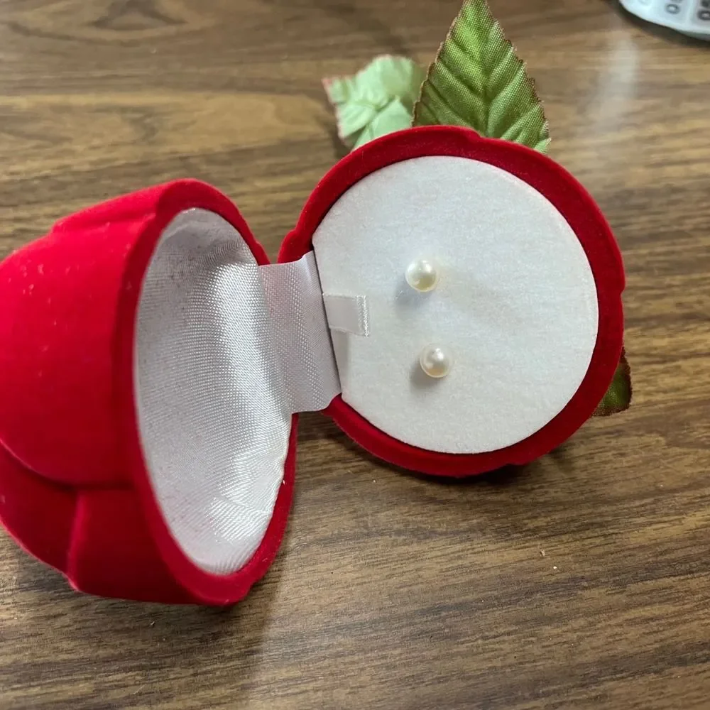 Avon Red Rose Velvet Ring Earring‎ Jewelry Box Valentine's Day Gift